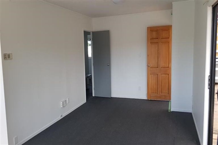 Photo of property in 2/15 Wilkie Place, Mount Wellington, Auckland, 1060
