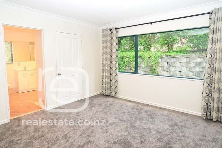 Photo of property in 2 Roseville Road, Gulf Harbour, Whangaparaoa, 0930