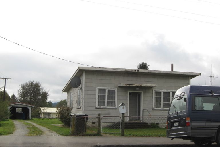 Photo of property in 81 Waller Street, Murchison, 7007