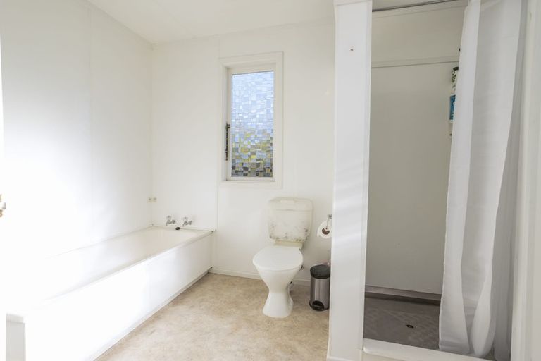 Photo of property in 17 Seabrook Avenue, New Lynn, Auckland, 0600