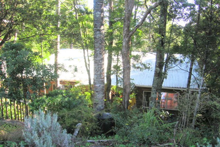 Photo of property in 73 Kauri Point Road, Laingholm, Auckland, 0604