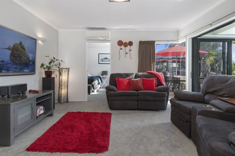 Photo of property in 24 Carribean Place, Papamoa Beach, Papamoa, 3118