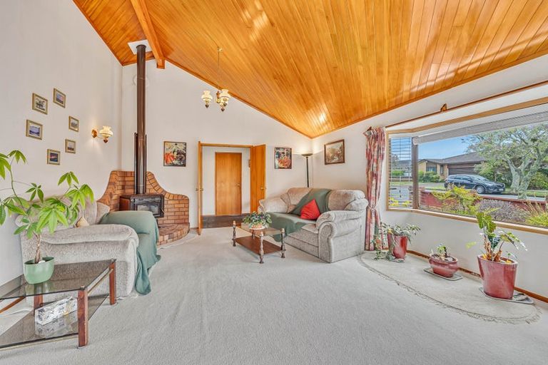 Photo of property in 22 Glucina Avenue, West Harbour, Auckland, 0618