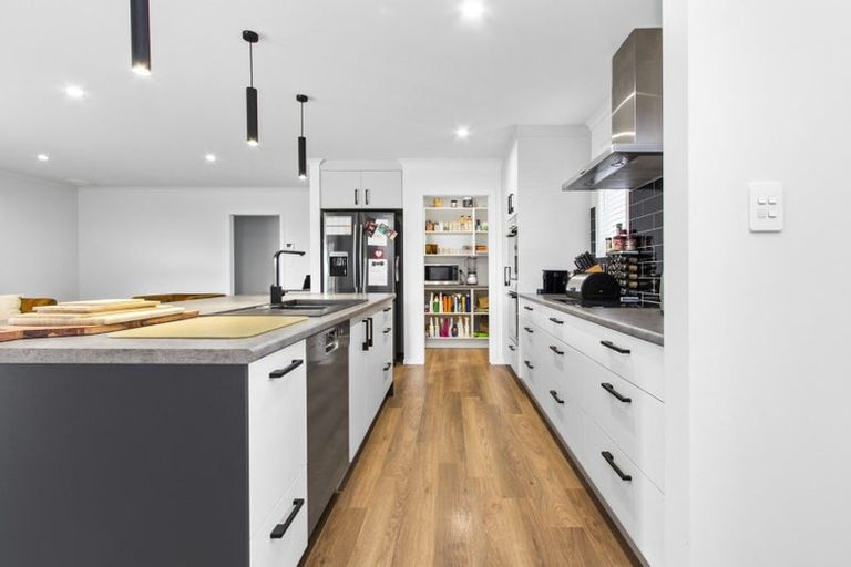 Photo of property in 37 Mike Smith Drive, Cambridge, 3434