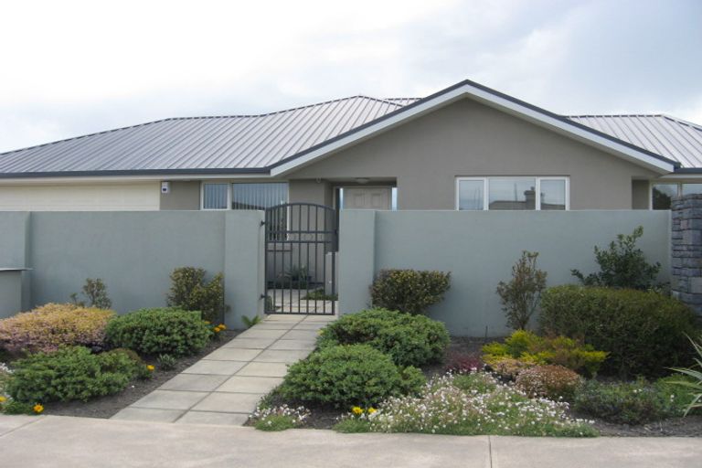 Photo of property in 2 Bayliss Close, Northwood, Christchurch, 8051