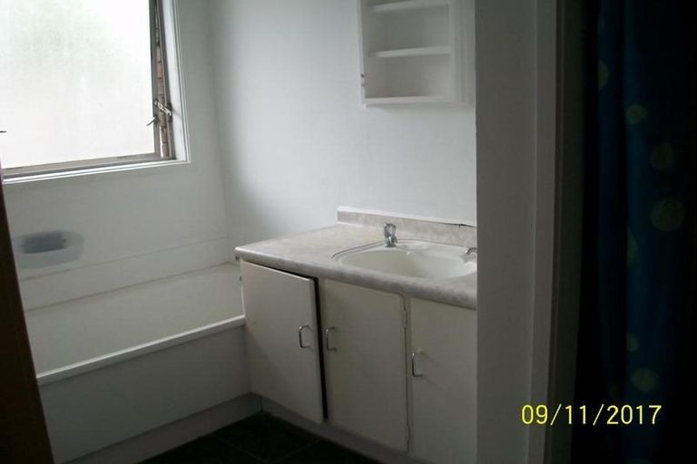 Photo of property in 4/96 Titirangi Road, New Lynn, Auckland, 0600