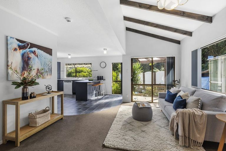 Photo of property in 20 Zande Terrace, Tawa, Wellington, 5028