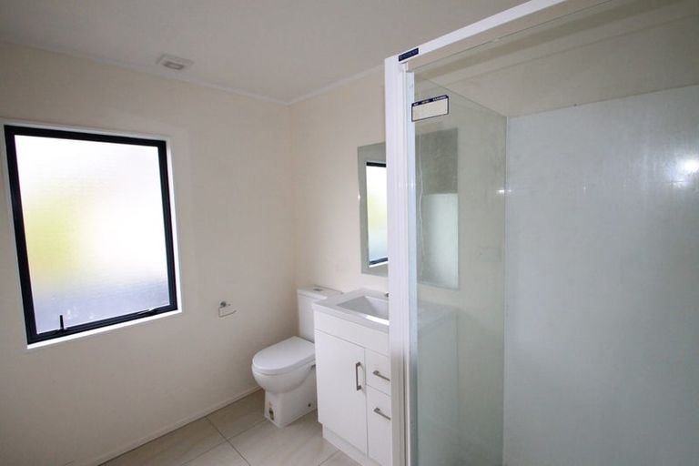 Photo of property in 22 Essex Street, Te Atatu South, Auckland, 0610