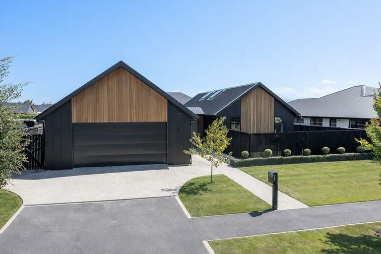 Photo of property in 21 Dundee Road, Mosgiel, 9024