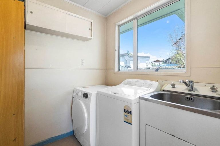 Photo of property in 12 Kereru Place, Half Moon Bay, Auckland, 2012