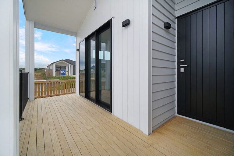 Photo of property in 20 Ihi Place, Karaka, 2578