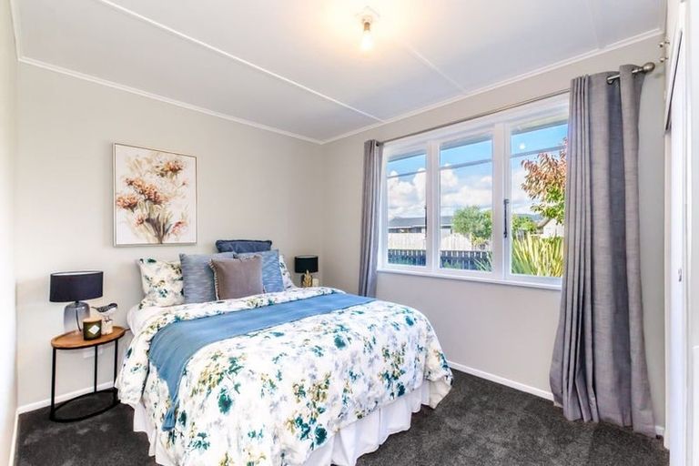 Photo of property in 1 Hadfield Place, Paraparaumu Beach, Paraparaumu, 5032
