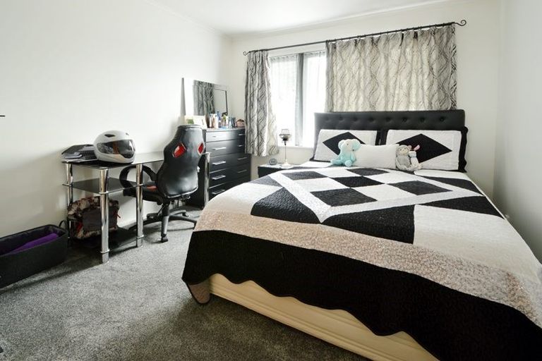 Photo of property in 42 Lynbrooke Avenue, Blockhouse Bay, Auckland, 0600