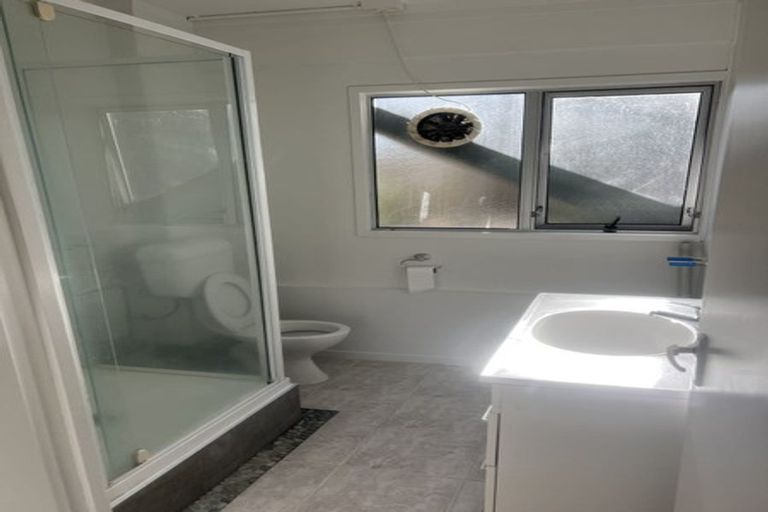 Photo of property in 2/36 Saddleback Rise, Murrays Bay, Auckland, 0630