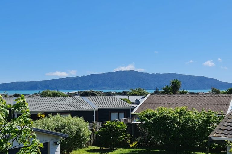 Photo of property in 8 Trig Hill Terrace, Waikanae Beach, Waikanae, 5036