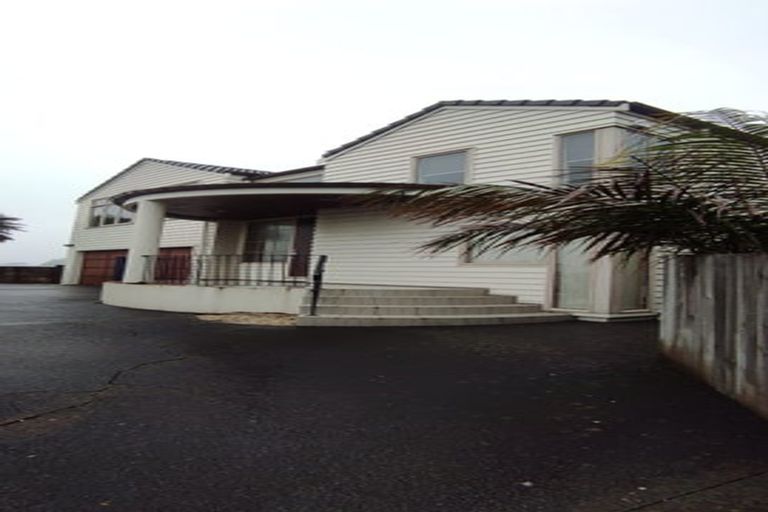 Photo of property in 1/170 East Coast Road, Forrest Hill, Auckland, 0620