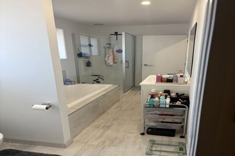 Photo of property in 120 Seaview Road, Westown, New Plymouth, 4310