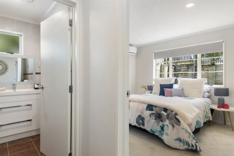 Photo of property in 941 East Coast Road, Torbay, Auckland, 0630