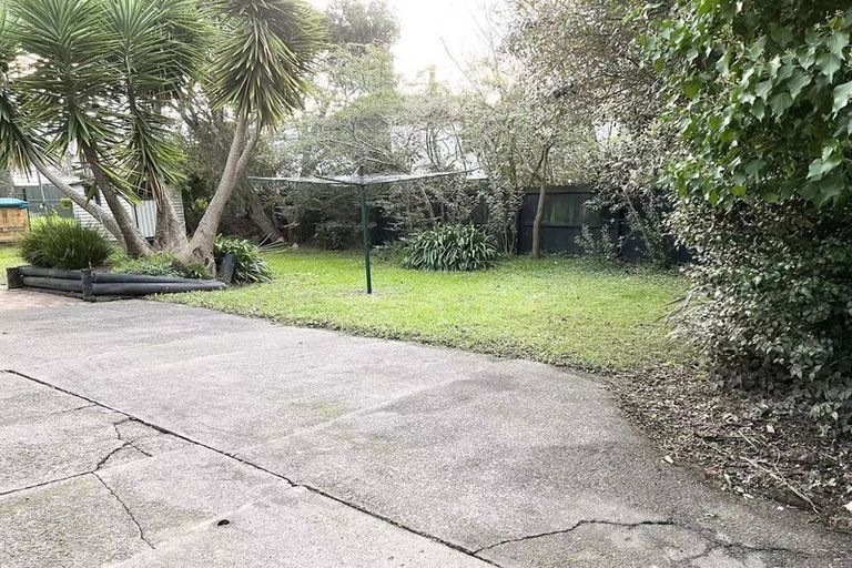 Photo of property in 39 Bodi Place, Te Atatu South, Auckland, 0610