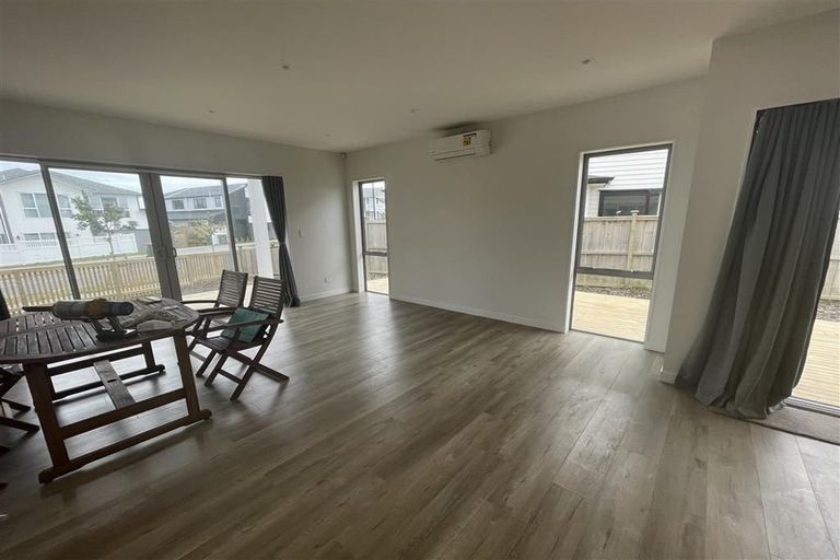 Photo of property in 10 Fort Lincoln Loop, Karaka, Papakura, 2113