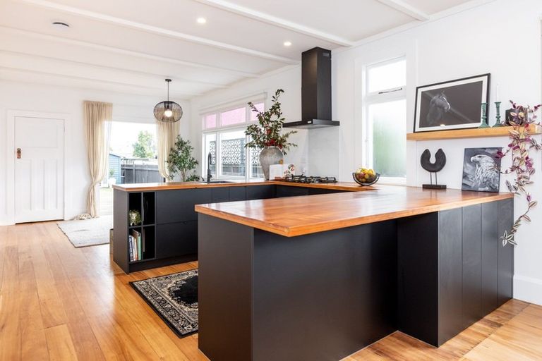 Photo of property in 45 Wellesley Road, Napier South, Napier, 4110