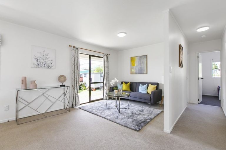 Photo of property in 1/37 View Road, Henderson, Auckland, 0612