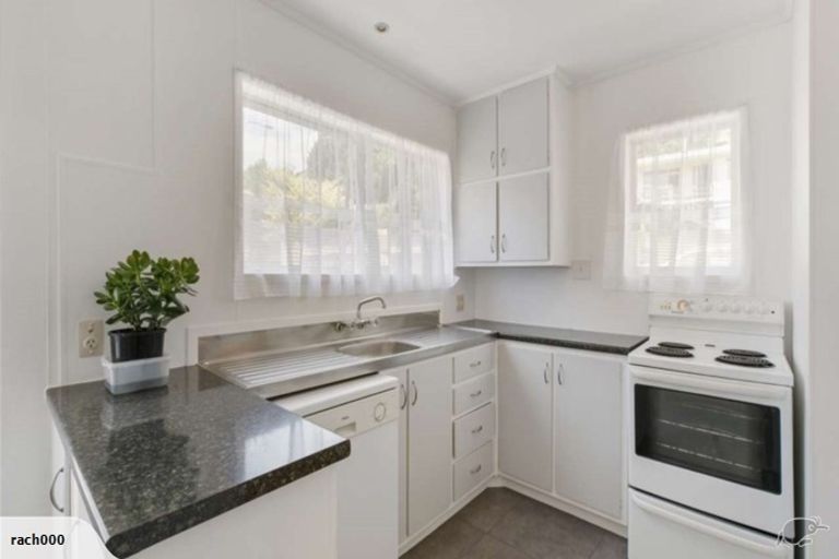 Photo of property in 28 Dingadee Street, Welcome Bay, Tauranga, 3112