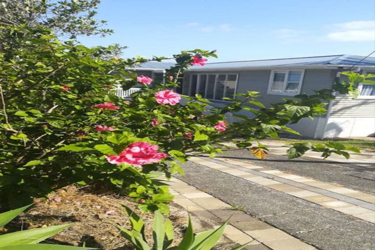 Photo of property in 6 Edgeworth Road, Glenfield, Auckland, 0629