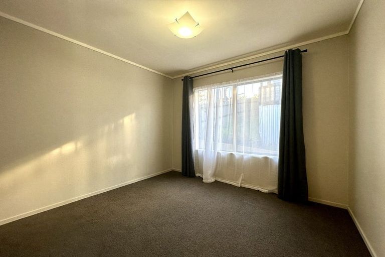 Photo of property in 4/141 Colwill Road, Massey, Auckland, 0614