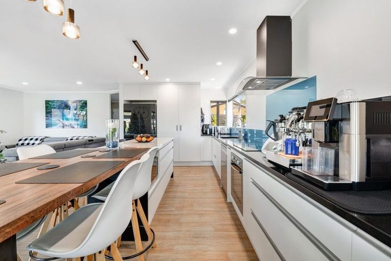 Photo of property in 1/23 Rifleman Rise, Unsworth Heights, Auckland, 0632