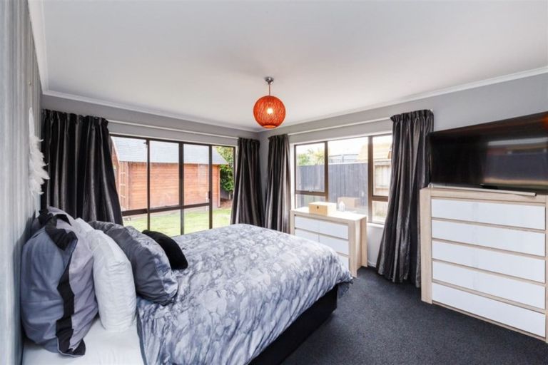 Photo of property in 77 Pacific Drive, Fitzherbert, Palmerston North, 4410