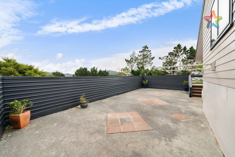 Photo of property in 18 Jasmine Grove, Maungaraki, Lower Hutt, 5010