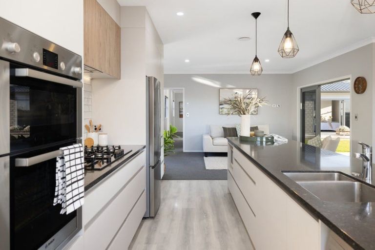 Photo of property in 111 Oteki Park Drive, Welcome Bay, Tauranga, 3112