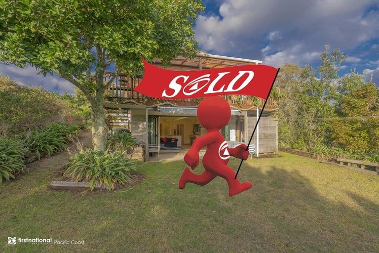 Photo of property in 152 Ocean Beach Road, Tairua, 3508