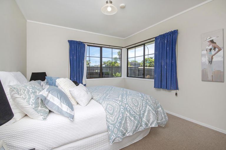 Photo of property in 1/133 Botany Road, Botany Downs, Auckland, 2010
