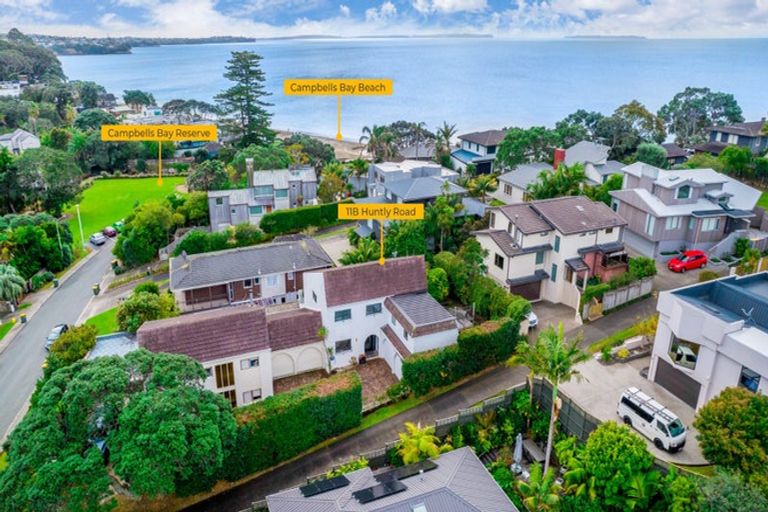 Photo of property in 2/11 Huntly Road, Campbells Bay, Auckland, 0630