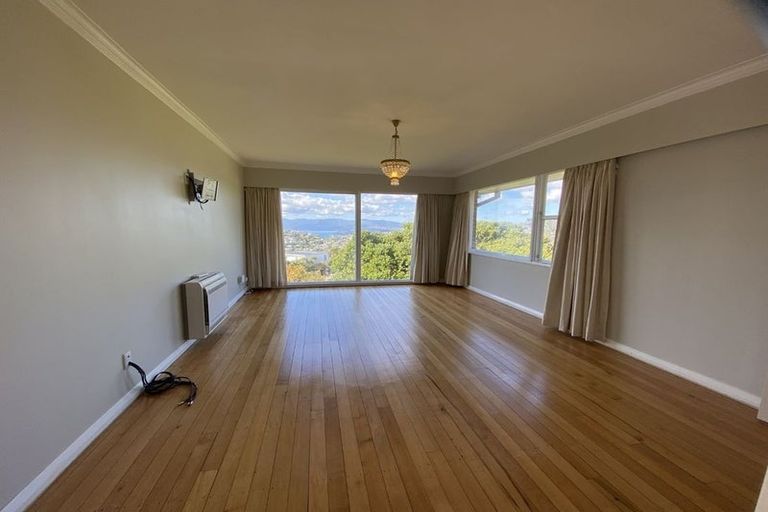 Photo of property in 37 Huntleigh Park Way, Ngaio, Wellington, 6035