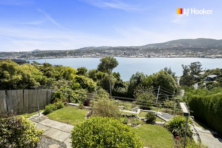 Photo of property in 121 Larnach Road, Vauxhall, Dunedin, 9013