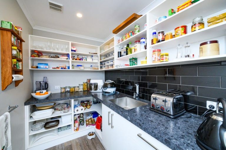 Photo of property in 31 Briarwood Road, Kelvin Grove, Palmerston North, 4470