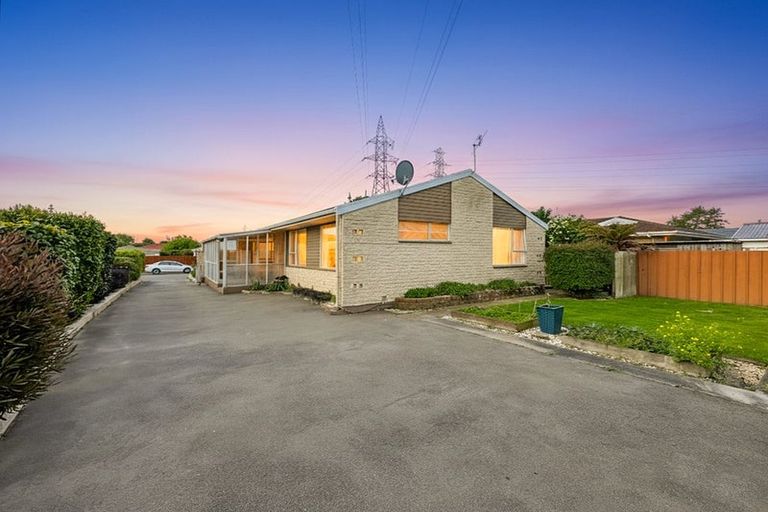 Photo of property in 58 Denise Crescent, Hornby, Christchurch, 8042