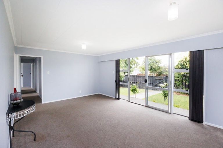 Photo of property in 33 Rhodes Drive, Kelvin Grove, Palmerston North, 4414