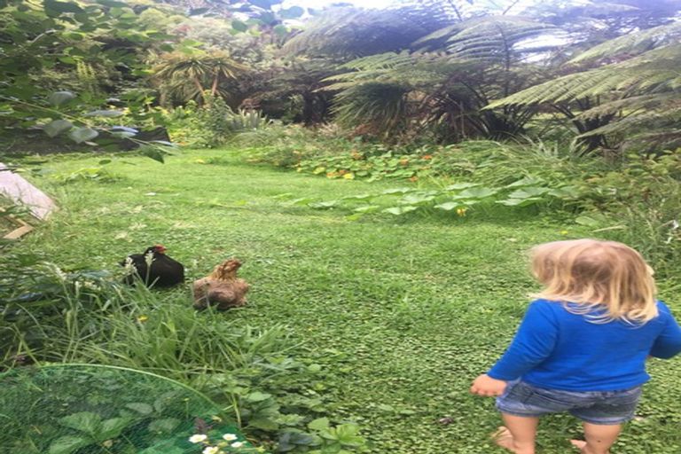 Photo of property in 15 Linda Street, Oakura, 4314