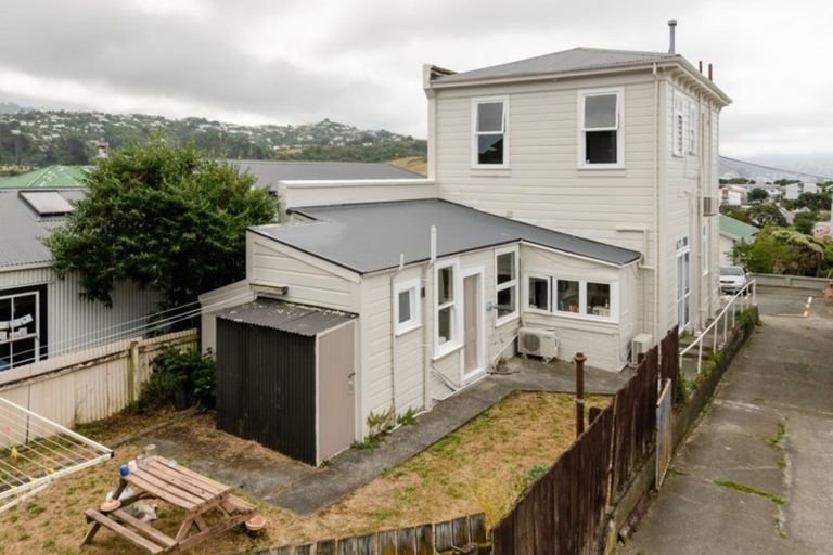 Photo of property in 16 Glendavar Street, Berhampore, Wellington, 6023