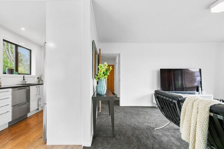 Photo of property in 1/84a Avonleigh Road, Green Bay, Auckland, 0604