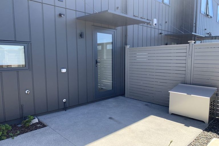 Photo of property in 14 Port Way, Rosehill, Papakura, 2113