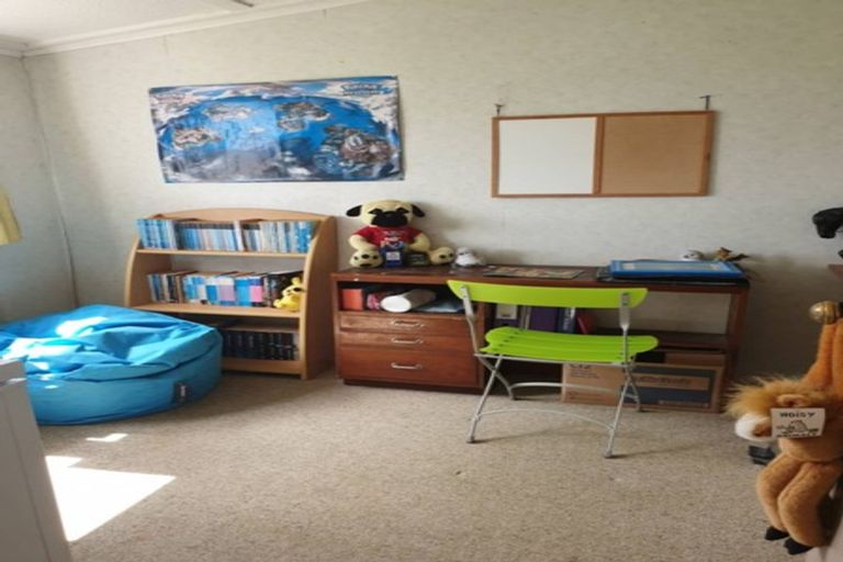 Photo of property in 15 High Street, Eltham, 4322