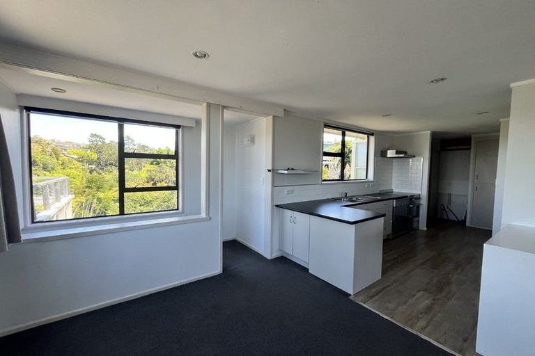 Photo of property in 10 Peter Terrace, Castor Bay, Auckland, 0620