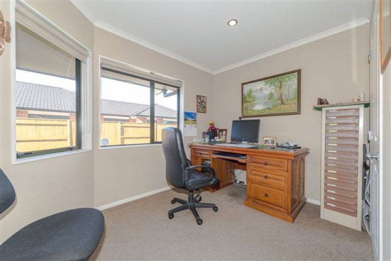 Photo of property in 44 Tennyson Avenue, Kelvin Grove, Palmerston North, 4414