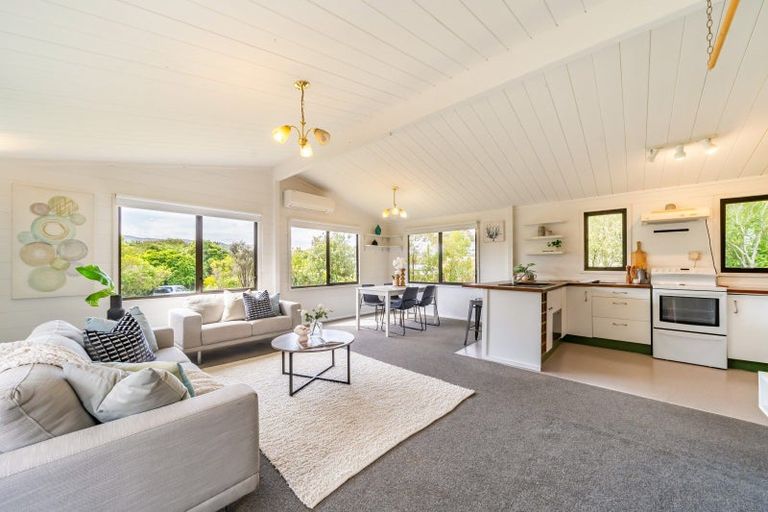 Photo of property in 22 Whitechapel Grove, Stokes Valley, Lower Hutt, 5019