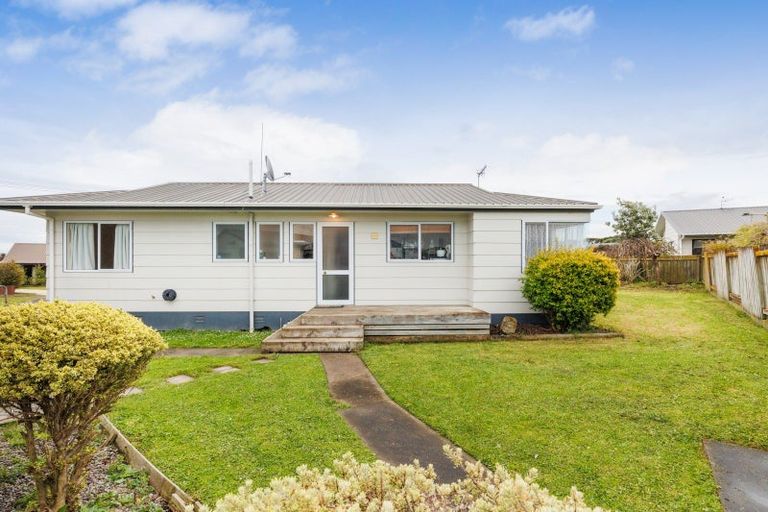 Photo of property in 31 Lydia Place, Kelvin Grove, Palmerston North, 4414